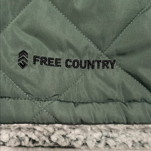 Free Country Green Quilted Vest - Picture 2 of 9